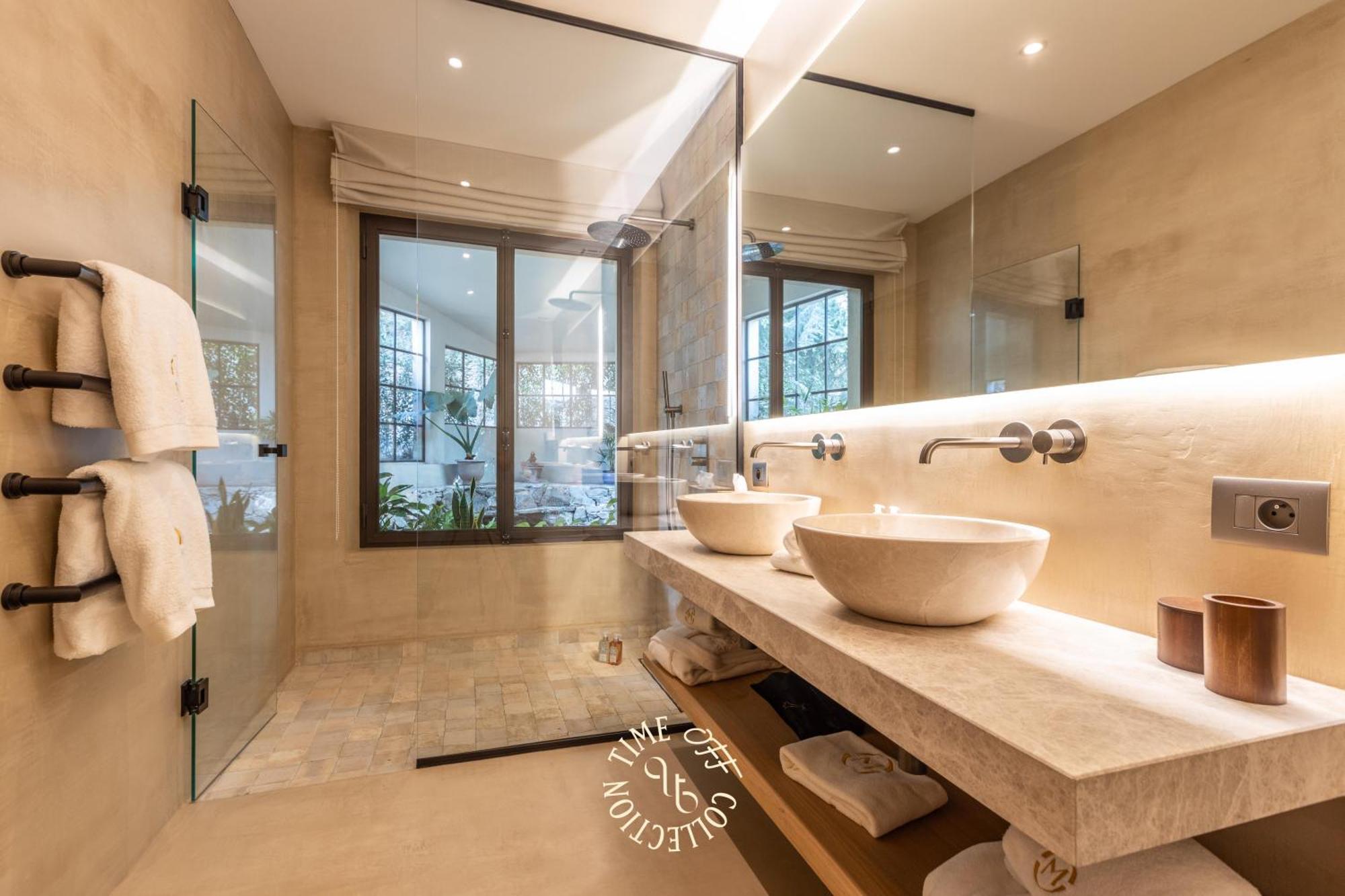 Domaine Du Manouiye By Time Off Collection *