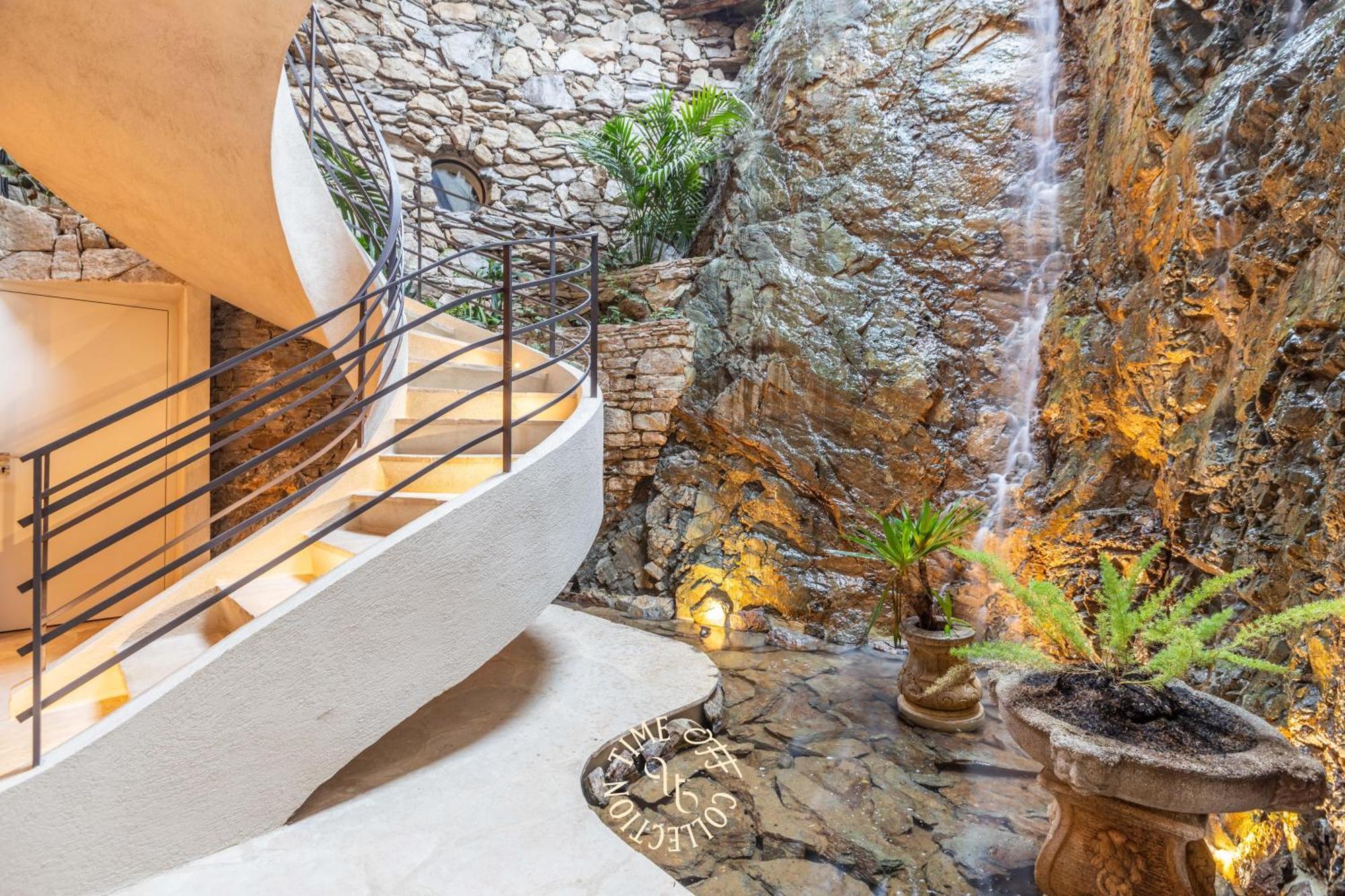Domaine Du Manouiye By Time Off Collection *